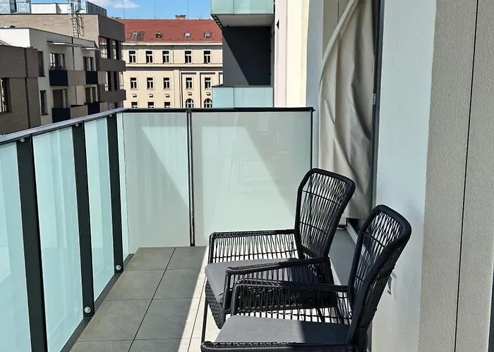 Spacious Urban With Terrace *