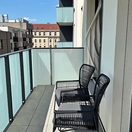Spacious Urban With Terrace *