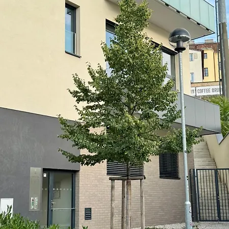 アパート Spacious Urban With Terrace